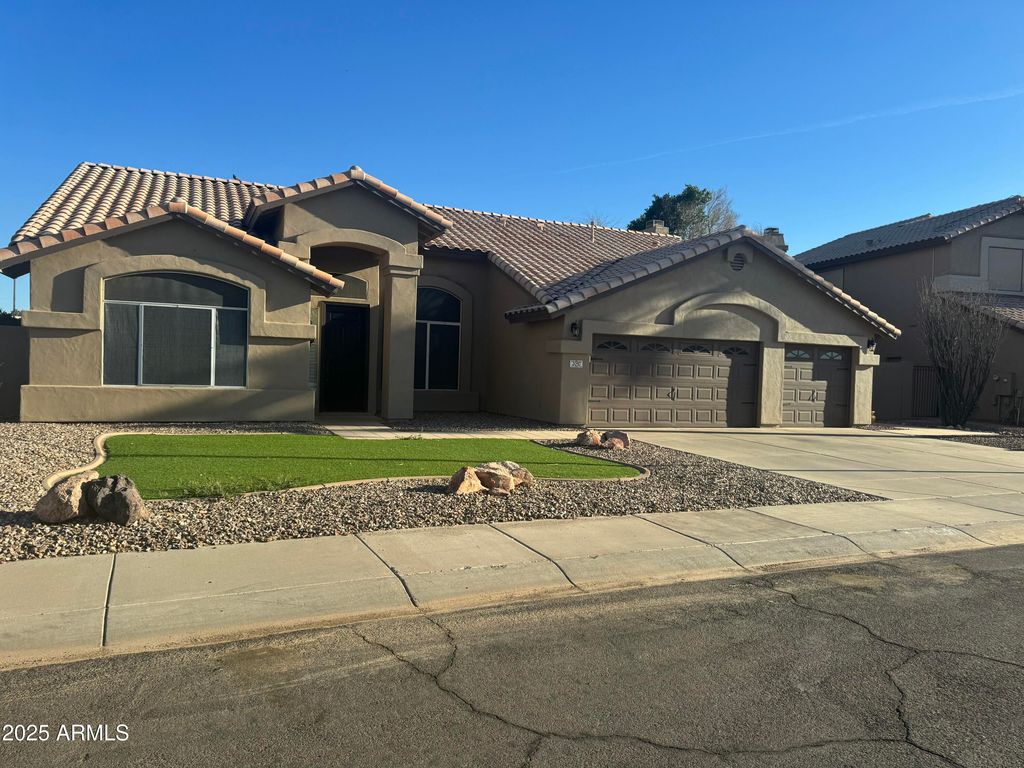 2057 N 132nd Drive, Goodyear, AZ 85395