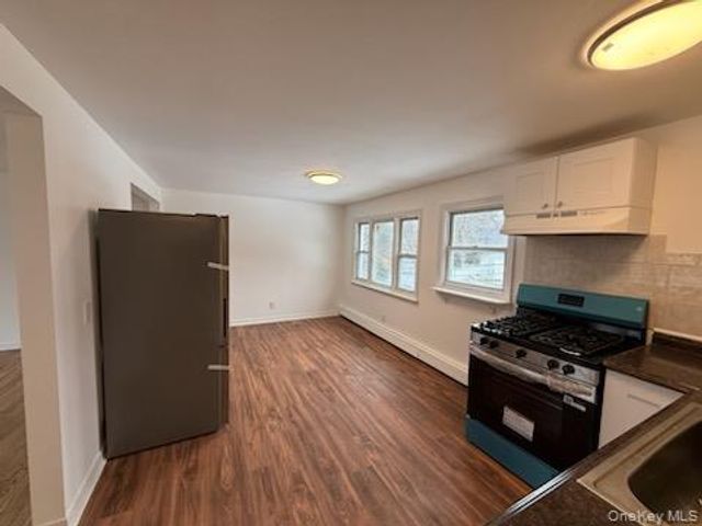 161 Glen Cove Avenue 2nd Fl, Glen Cove, NY 11542