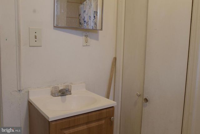 708 E MONTROSE ST, Vineland, NJ 08360