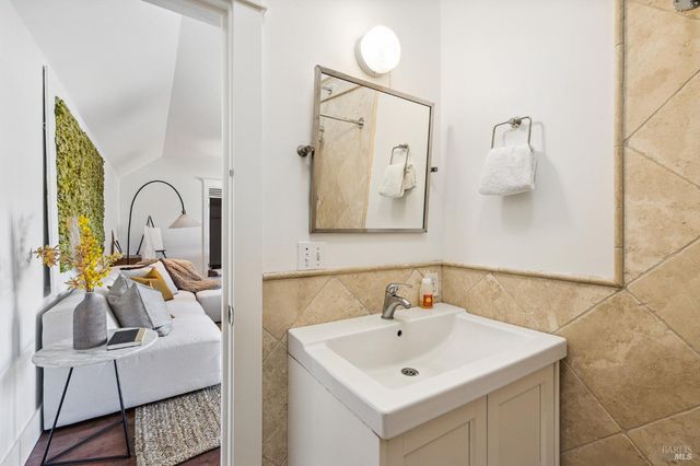 1375 Gossage Ave, Petaluma, CA 94952