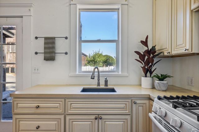 1375 Gossage Ave, Petaluma, CA 94952