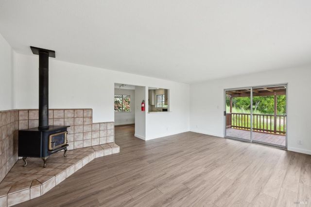 1375 Gossage Ave, Petaluma, CA 94952