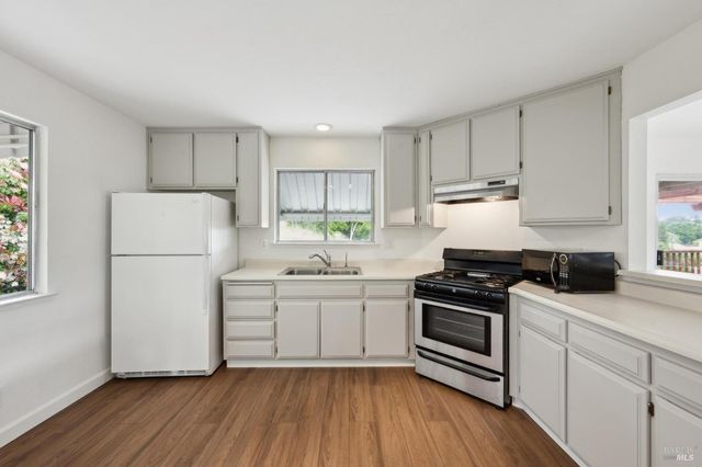 1375 Gossage Ave, Petaluma, CA 94952