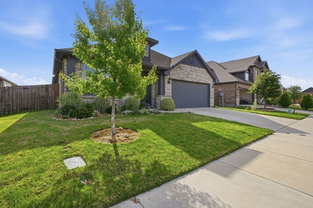 10004 White Pine Drive, Fort Worth, TX 76131