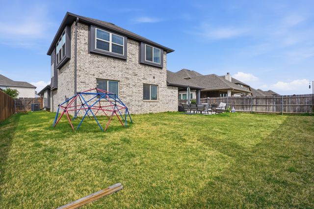 10004 White Pine Drive, Fort Worth, TX 76131