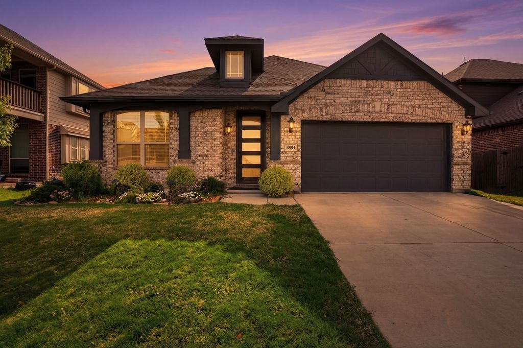 10004 White Pine Drive, Fort Worth, TX 76131