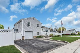 313 Illinois Avenue, Massapequa Park, NY 11762