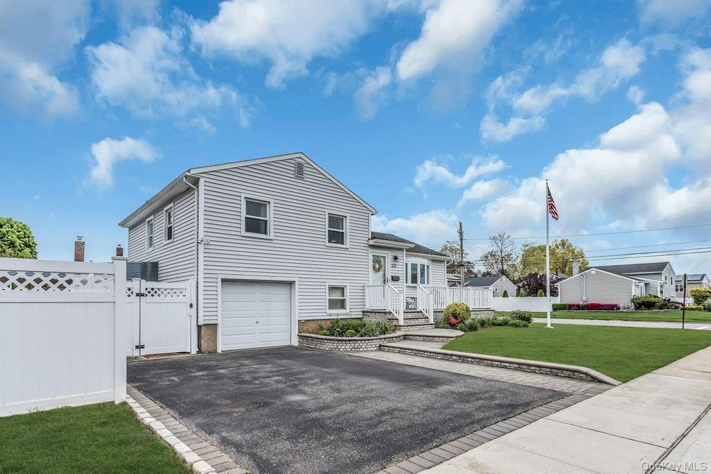 313 Illinois Avenue, Massapequa Park, NY 11762