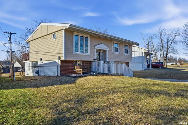 230 BRIARCLIFF Drive, Washington, IL 61571