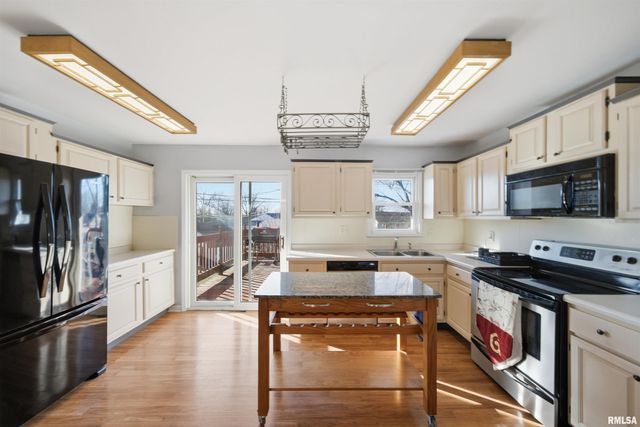 230 BRIARCLIFF Drive, Washington, IL 61571