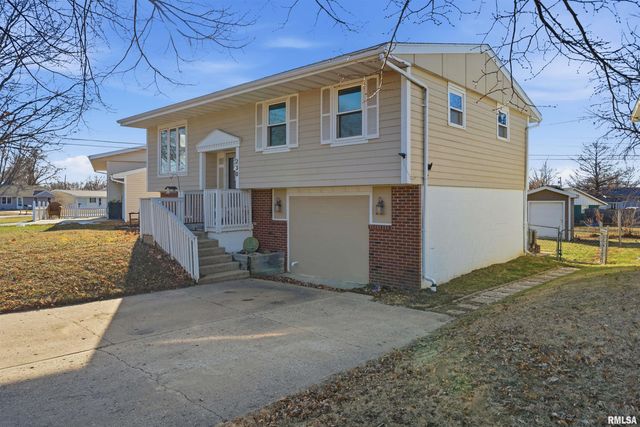 230 BRIARCLIFF Drive, Washington, IL 61571