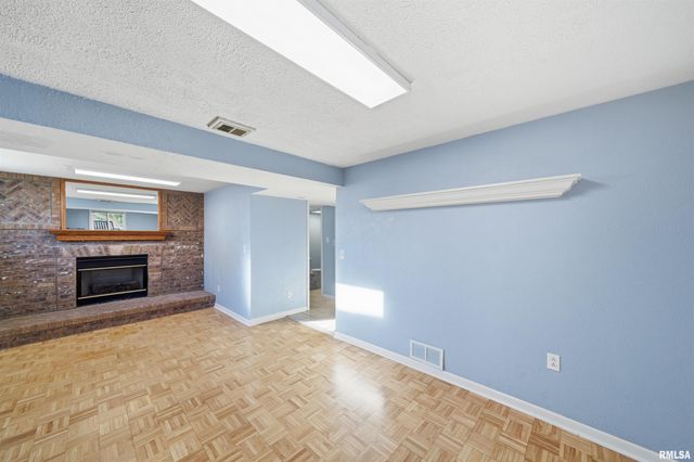 230 BRIARCLIFF Drive, Washington, IL 61571