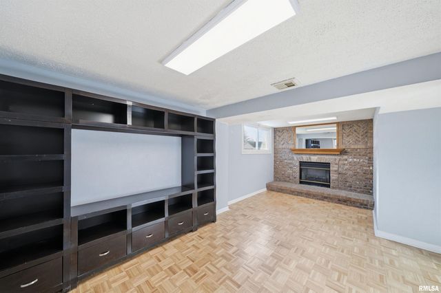 230 BRIARCLIFF Drive, Washington, IL 61571