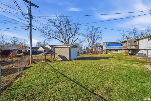 230 BRIARCLIFF Drive, Washington, IL 61571