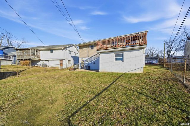 230 BRIARCLIFF Drive, Washington, IL 61571