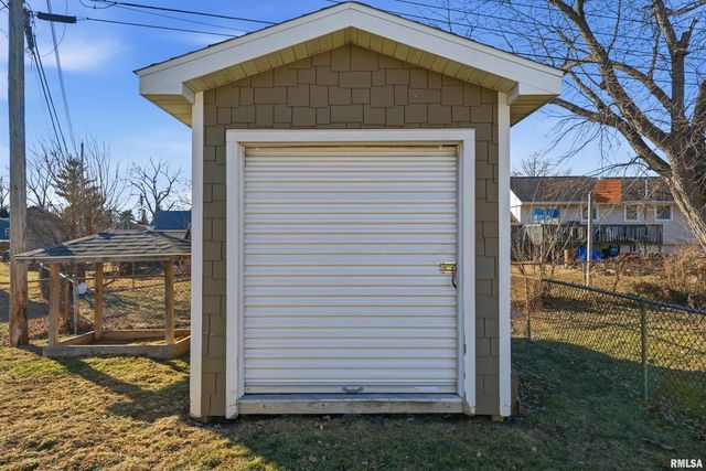 230 BRIARCLIFF Drive, Washington, IL 61571