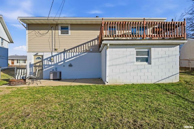 230 BRIARCLIFF Drive, Washington, IL 61571