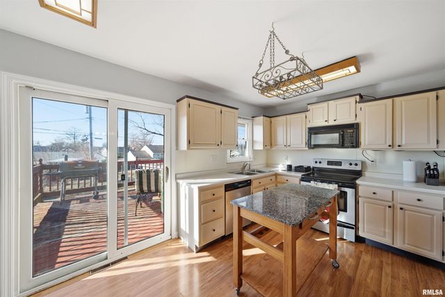 230 BRIARCLIFF Drive, Washington, IL 61571