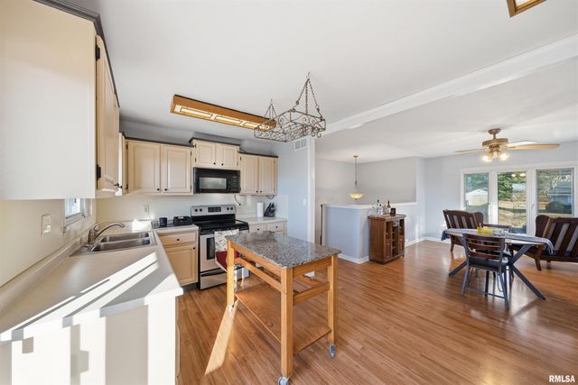 230 BRIARCLIFF Drive, Washington, IL 61571