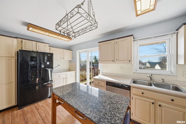 230 BRIARCLIFF Drive, Washington, IL 61571