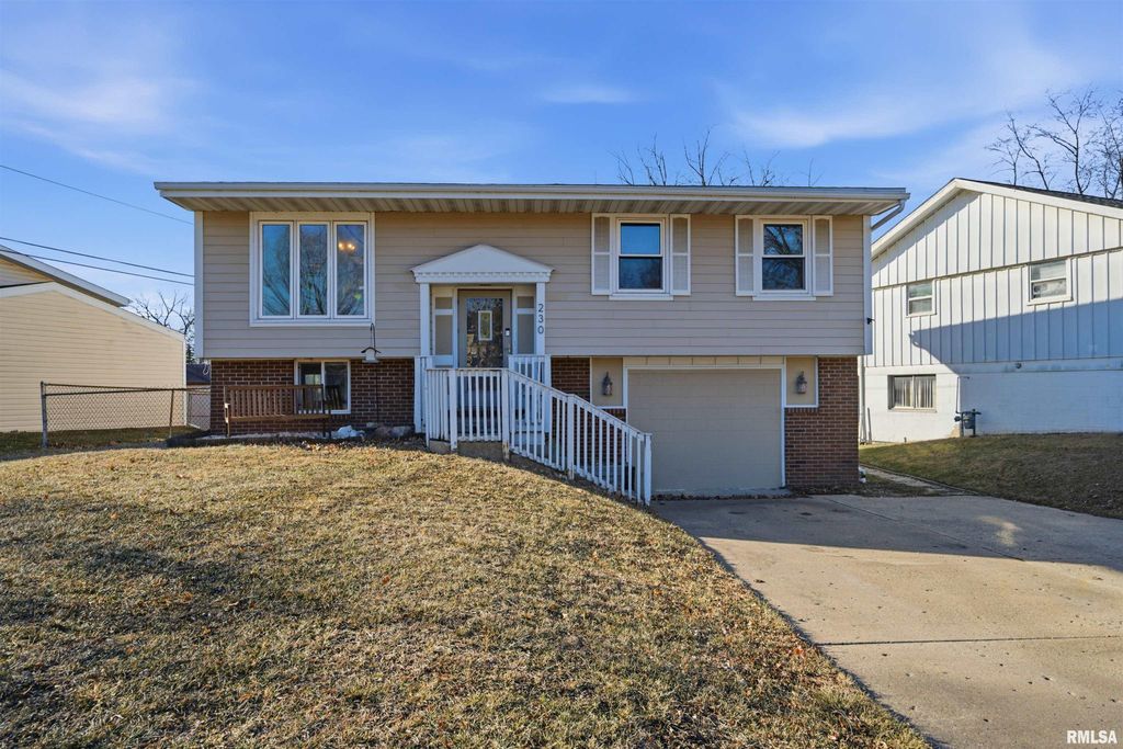 230 BRIARCLIFF Drive, Washington, IL 61571