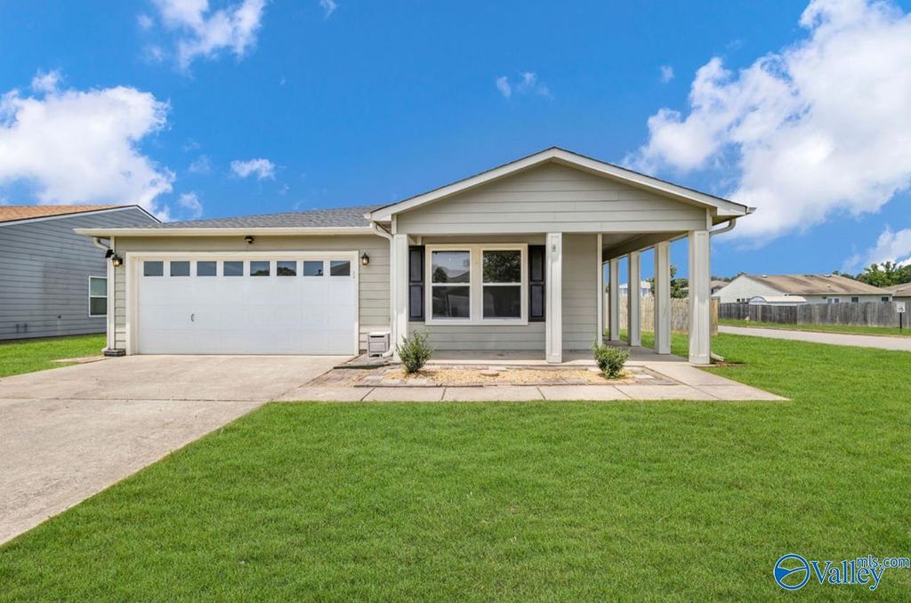 116 Firefly Lane, Owens Cross Roads, AL 35763