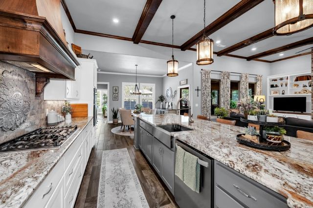 10016 Camelot Lane, Rogers, AR 72758