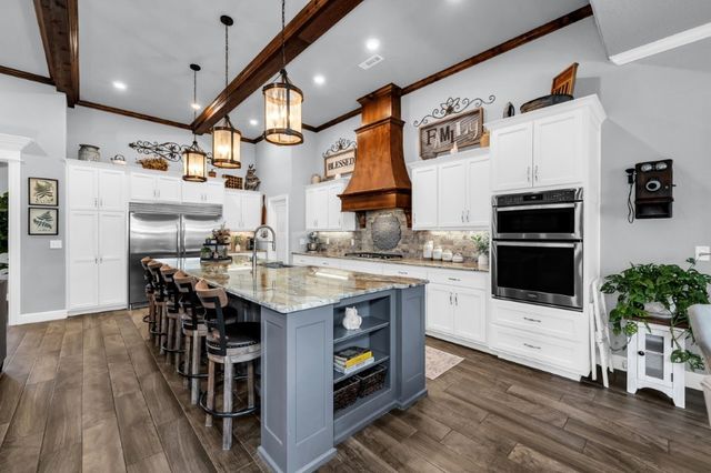 10016 Camelot Lane, Rogers, AR 72758