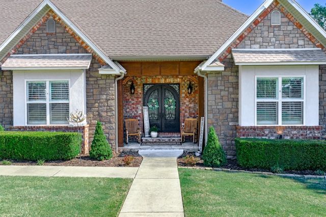10016 Camelot Lane, Rogers, AR 72758
