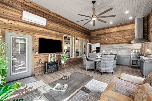 10016 Camelot Lane, Rogers, AR 72758