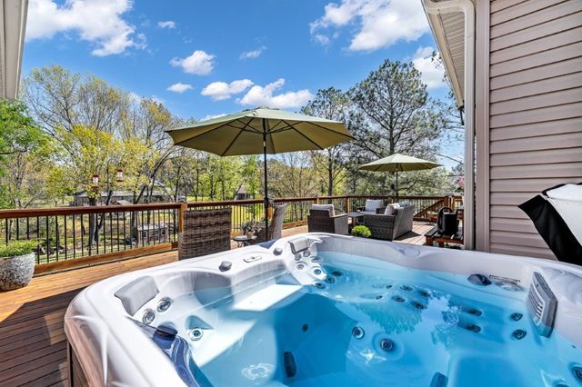 10016 Camelot Lane, Rogers, AR 72758