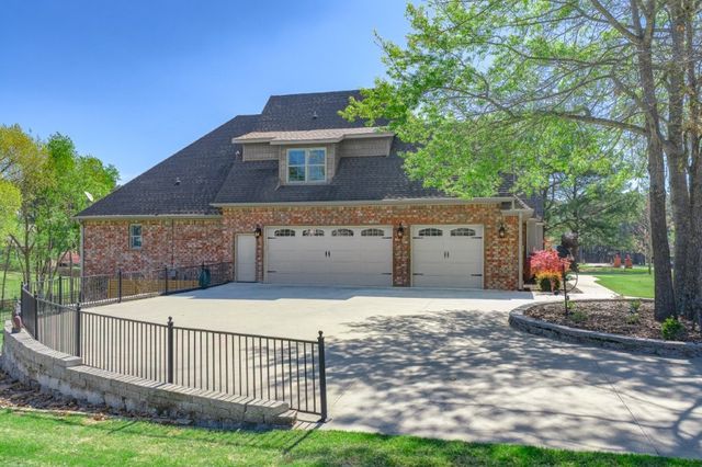 10016 Camelot Lane, Rogers, AR 72758