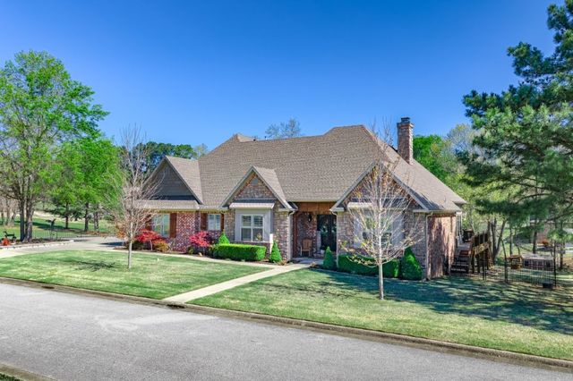 10016 Camelot Lane, Rogers, AR 72758