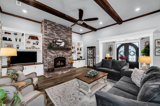 10016 Camelot Lane, Rogers, AR 72758
