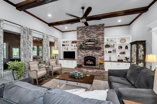 10016 Camelot Lane, Rogers, AR 72758