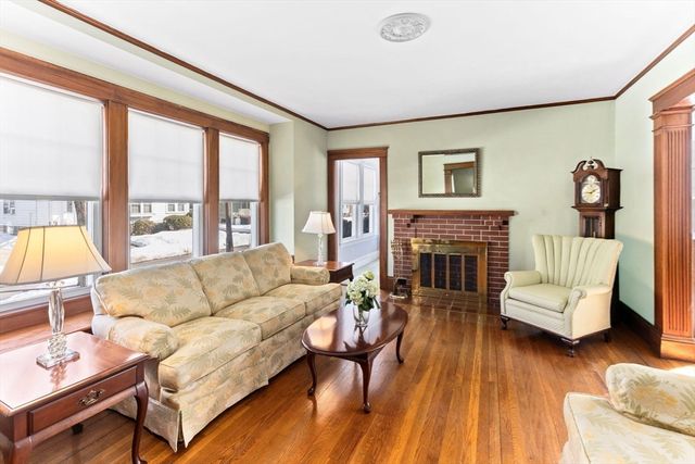 16-18 Pondview Rd, Arlington, MA 02474