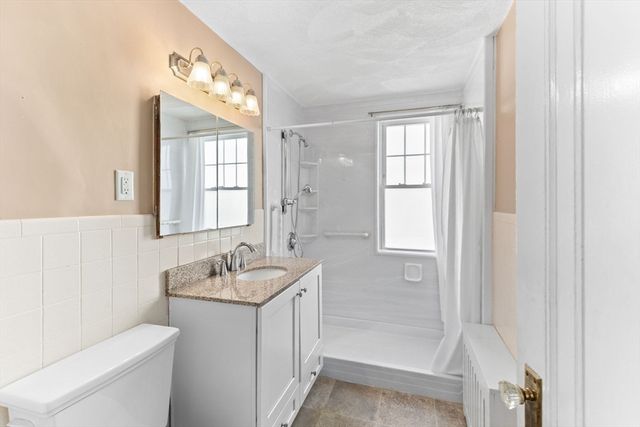 16-18 Pondview Rd, Arlington, MA 02474