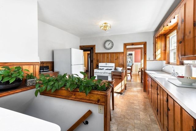 16-18 Pondview Rd, Arlington, MA 02474