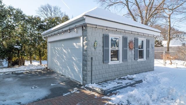 16-18 Pondview Rd, Arlington, MA 02474