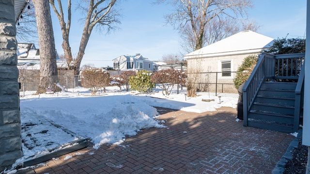16-18 Pondview Rd, Arlington, MA 02474
