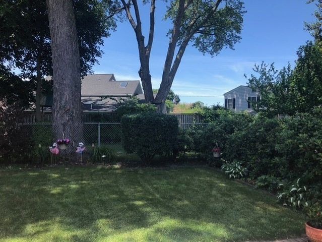 16-18 Pondview Rd, Arlington, MA 02474