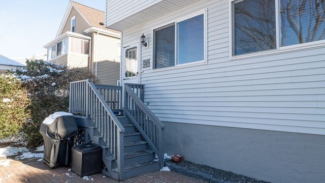 16-18 Pondview Rd, Arlington, MA 02474