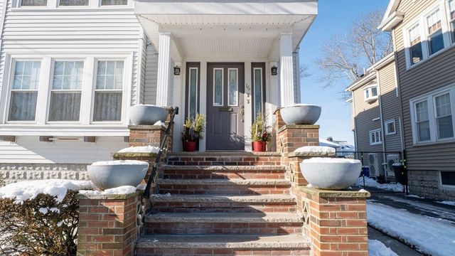 16-18 Pondview Rd, Arlington, MA 02474