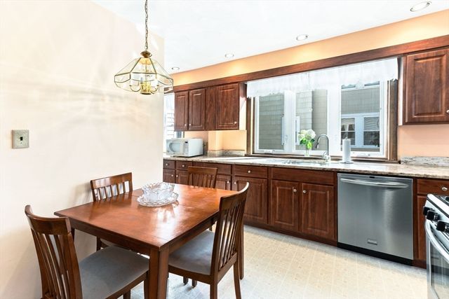 16-18 Pondview Rd, Arlington, MA 02474