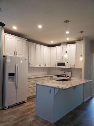 440 MOFFETT Boulevard, Mountain View, CA 94043