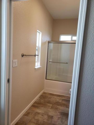 440 MOFFETT Boulevard, Mountain View, CA 94043