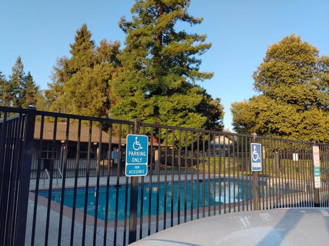 440 MOFFETT Boulevard, Mountain View, CA 94043