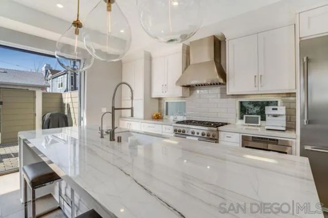 710 E Avenue, Coronado, CA 92118