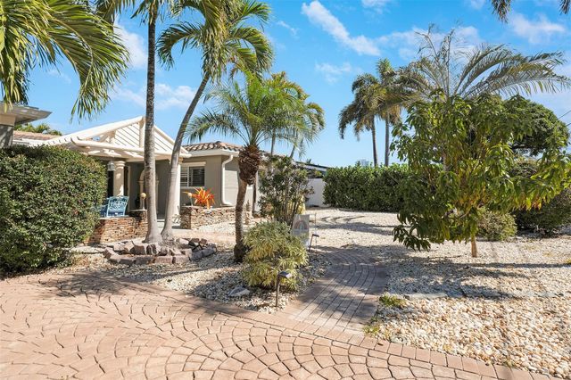 2401 SE 12th Street, Pompano Beach, FL 33062