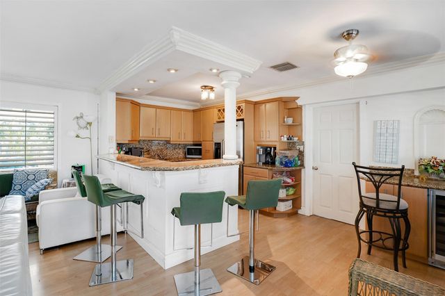 2401 SE 12th Street, Pompano Beach, FL 33062